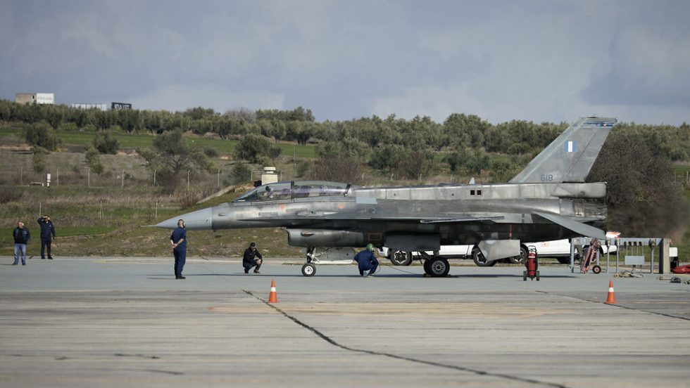 F-16 VIPER ετοιμάζεται να απογειωθεί από τη βάση της ΕΑΒ στην Τανάγρα Βοιωτίας